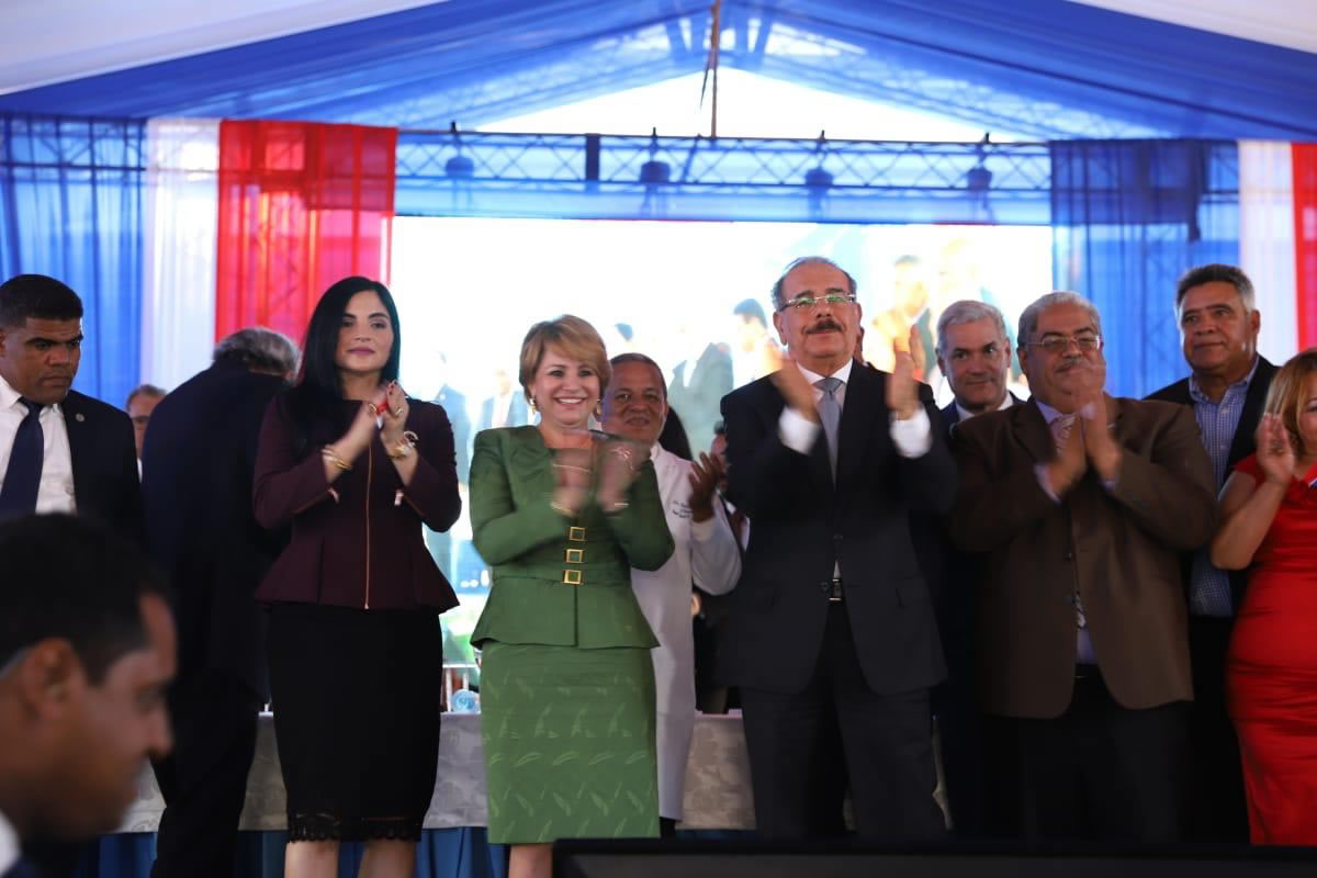 Presidente Danilo Medina entrega estancia infantil